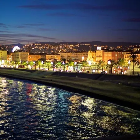 Fantastic View 2 Ch + 2 Sdb, 86m², Sea Front Nice